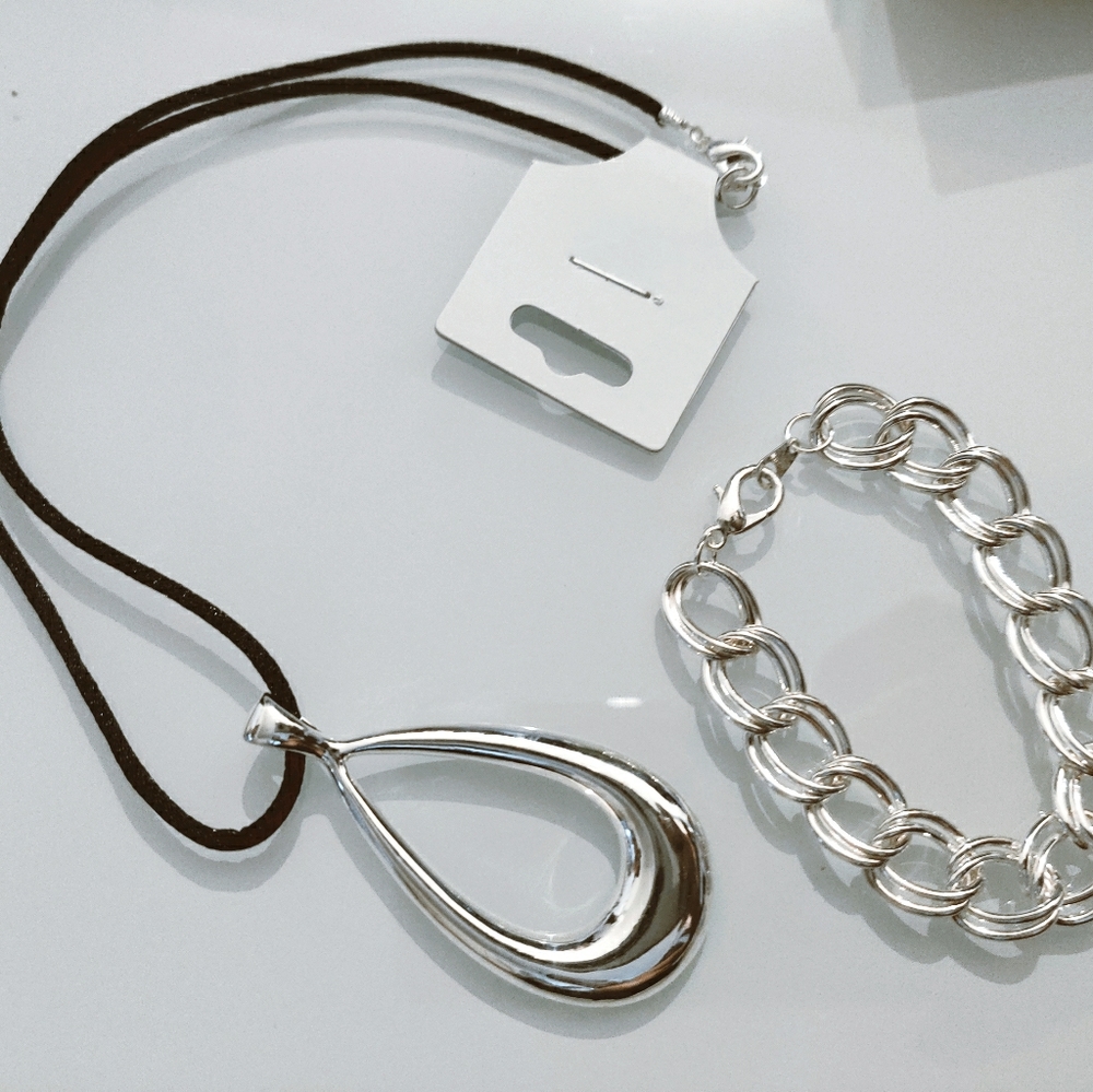 Necklace silver teardrop pendant plus bracelet